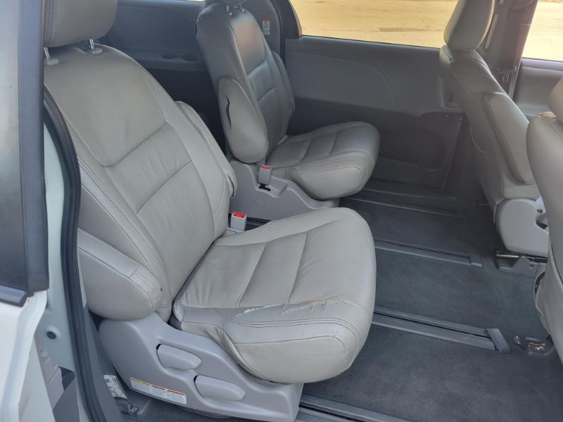 Toyota Sienna LE 7-Passenger Mobility 2020