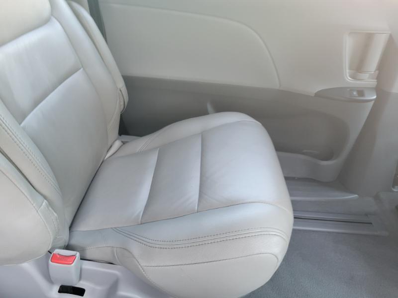 Toyota Sienna LE 7-Passenger Mobility 2020