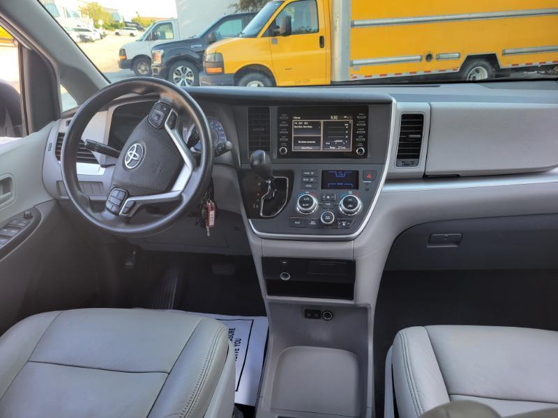 Toyota Sienna LE 7-Passenger Mobility 2020