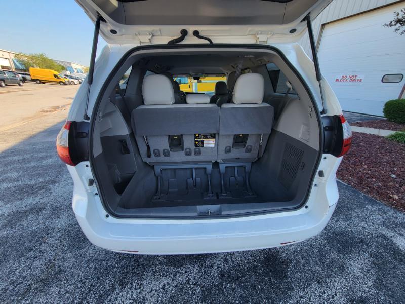 Toyota Sienna LE 7-Passenger Mobility 2020