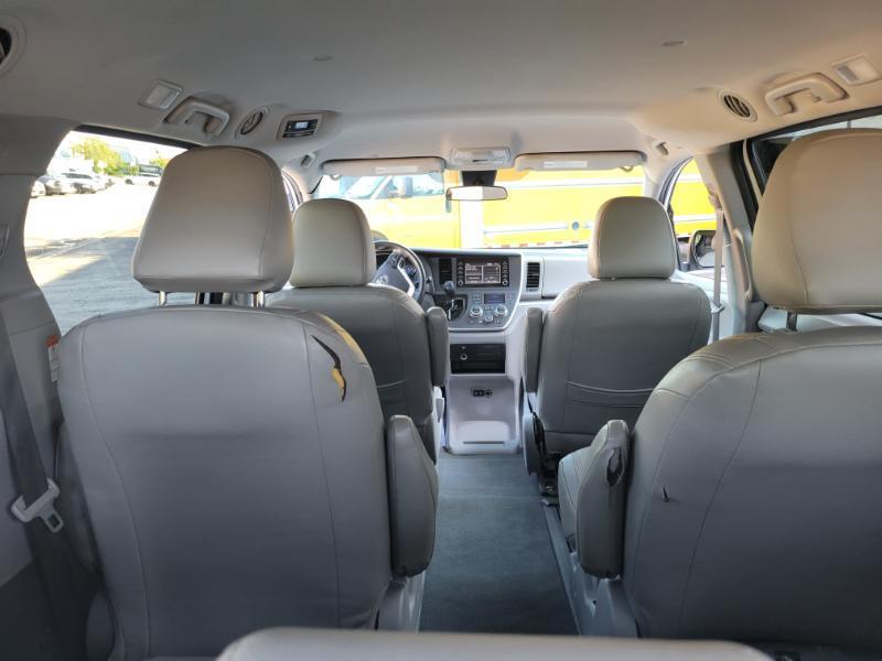 Toyota Sienna LE 7-Passenger Mobility 2020