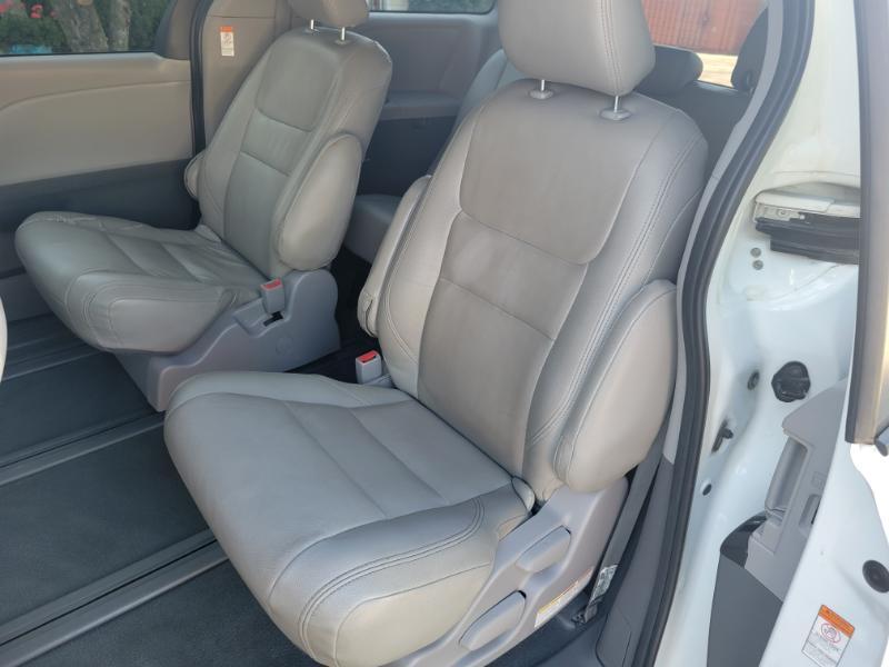 Toyota Sienna LE 7-Passenger Mobility 2020