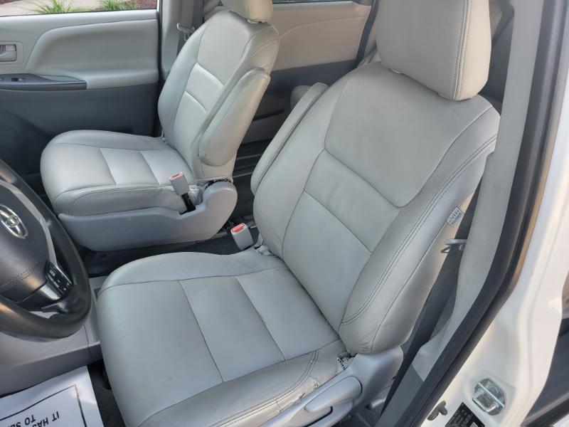 Toyota Sienna LE 7-Passenger Mobility 2020
