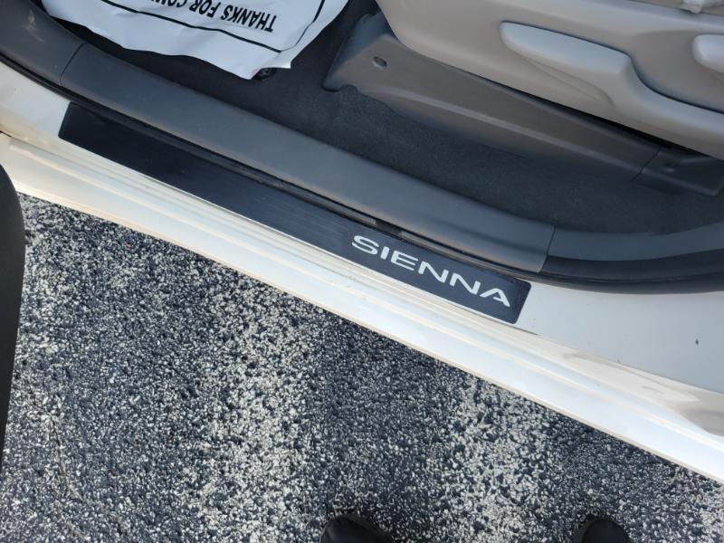 Toyota Sienna LE 7-Passenger Mobility 2020