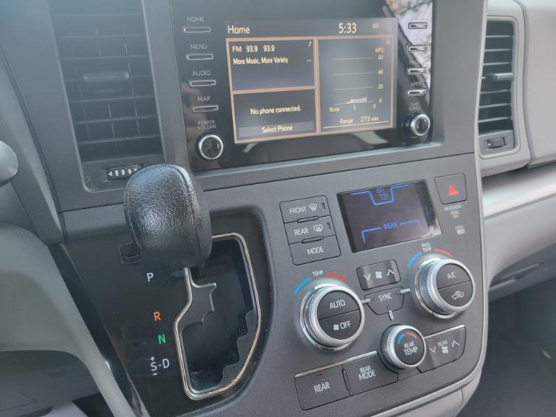 Toyota Sienna LE 7-Passenger Mobility 2020