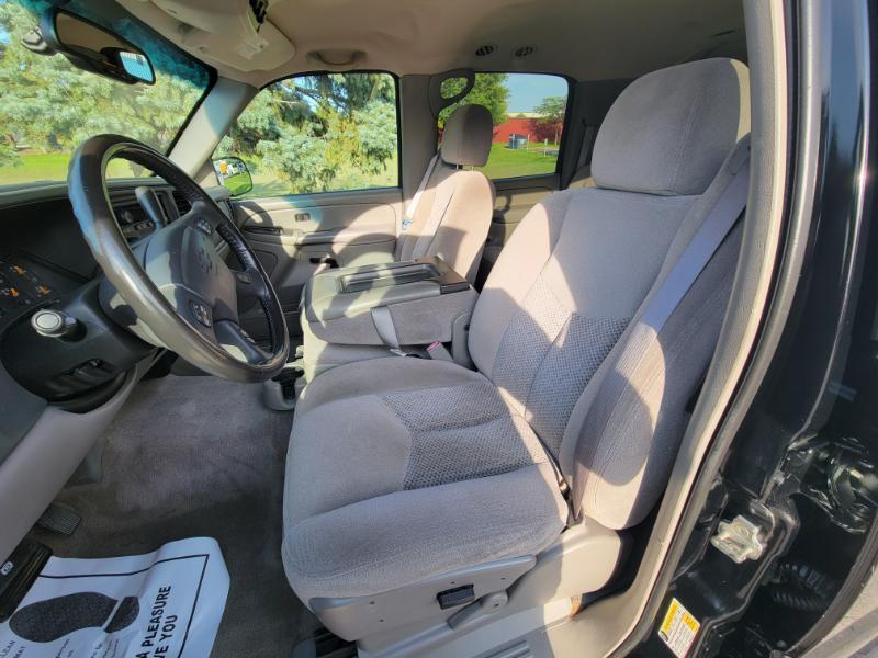 Chevrolet Suburban 2500 2WD 2006