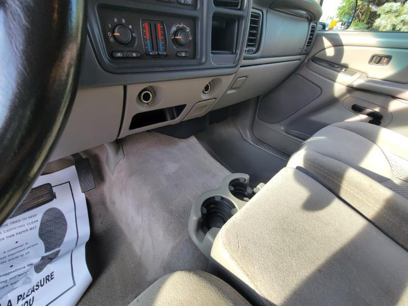 Chevrolet Suburban 2500 2WD 2006
