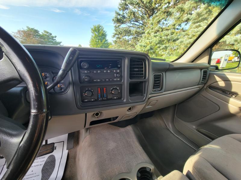Chevrolet Suburban 2500 2WD 2006