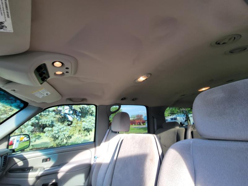 Chevrolet Suburban 2500 2WD 2006