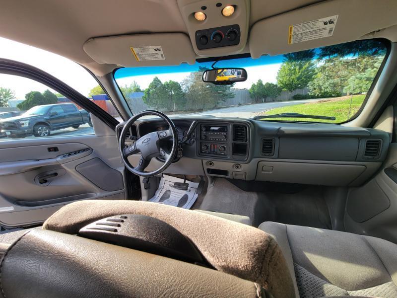Chevrolet Suburban 2500 2WD 2006