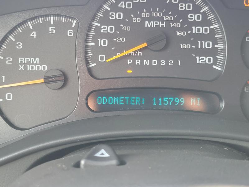 Chevrolet Suburban 2500 2WD 2006