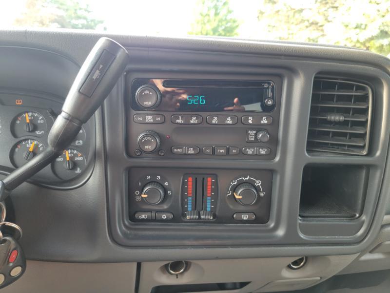 Chevrolet Suburban 2500 2WD 2006