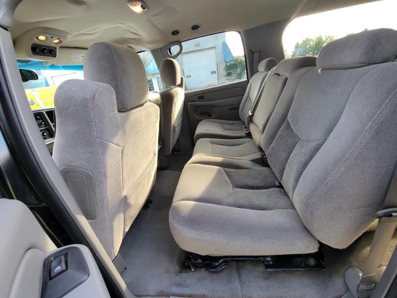 Chevrolet Suburban 2500 2WD 2006