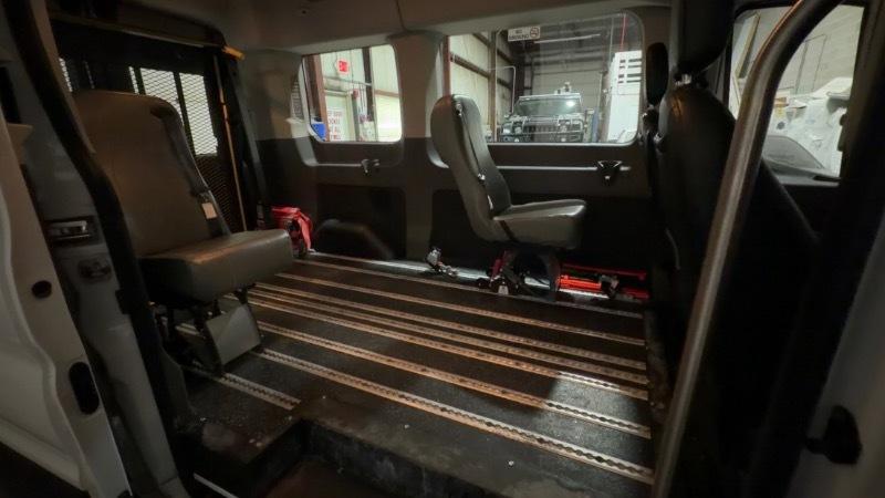 Ford Transit 150 Wagon Med. Roof XL w/Sliding Pass. 130-in. WB 2020