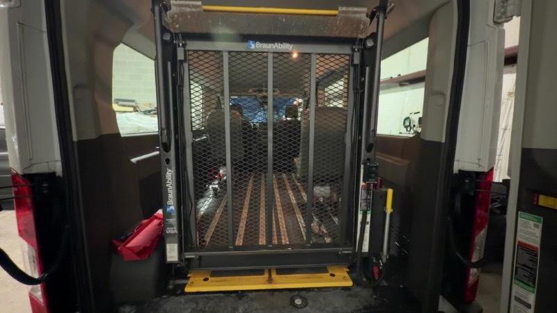 Ford Transit 150 Wagon Med. Roof XL w/Sliding Pass. 130-in. WB 2020