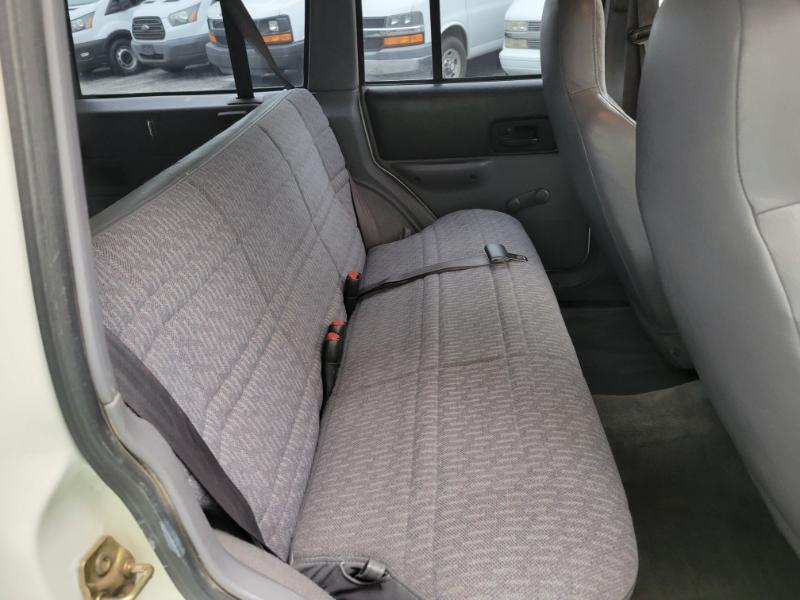 Jeep Cherokee SE 4-Door 4WD 1997