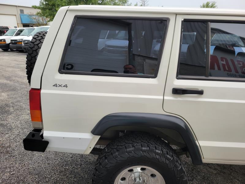 Jeep Cherokee SE 4-Door 4WD 1997