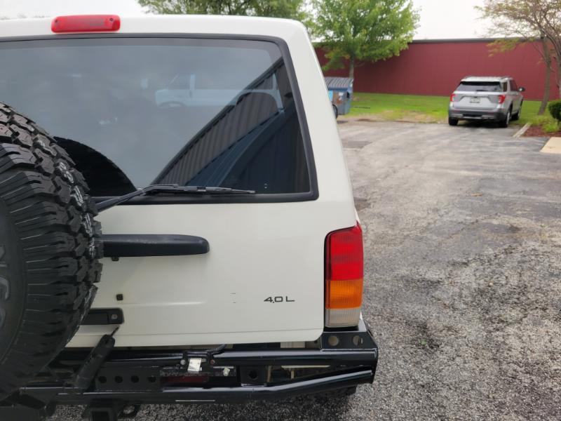 Jeep Cherokee SE 4-Door 4WD 1997