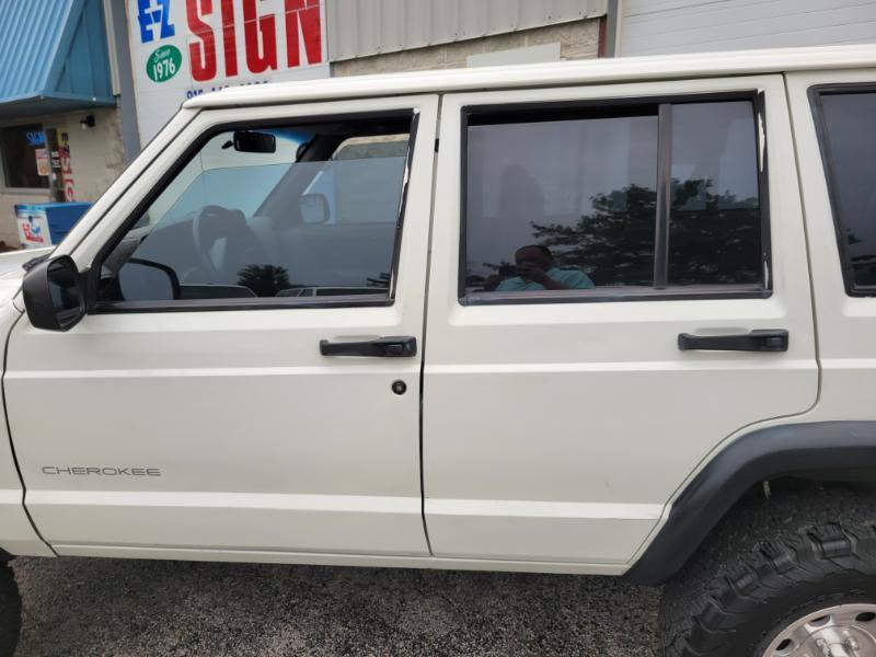 Jeep Cherokee SE 4-Door 4WD 1997