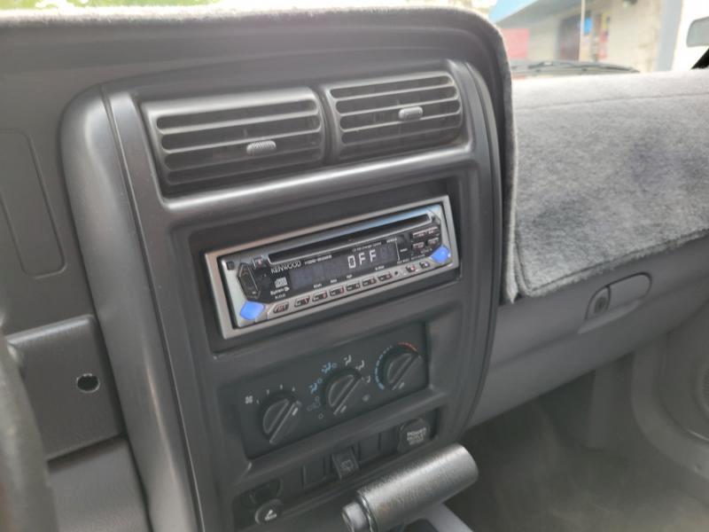 Jeep Cherokee SE 4-Door 4WD 1997
