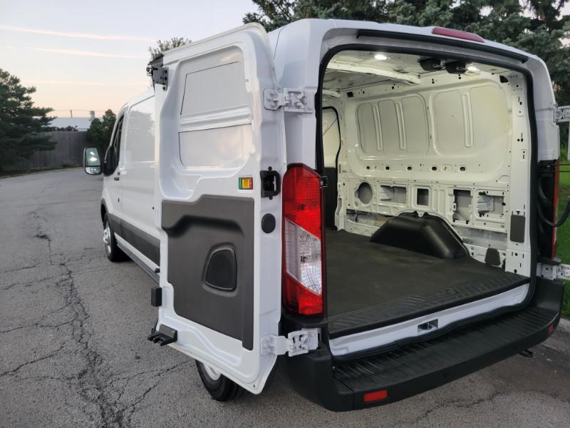 Ford Transit 150 Van Low Roof w/Sliding Pass. 148-in. WB 2023