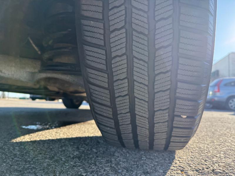 Buick Enclave Premium FWD 2012