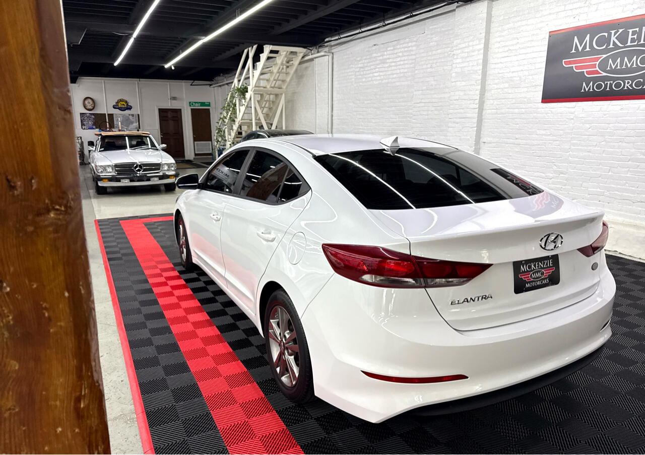 2018 Hyundai Elantra SEL photo 3