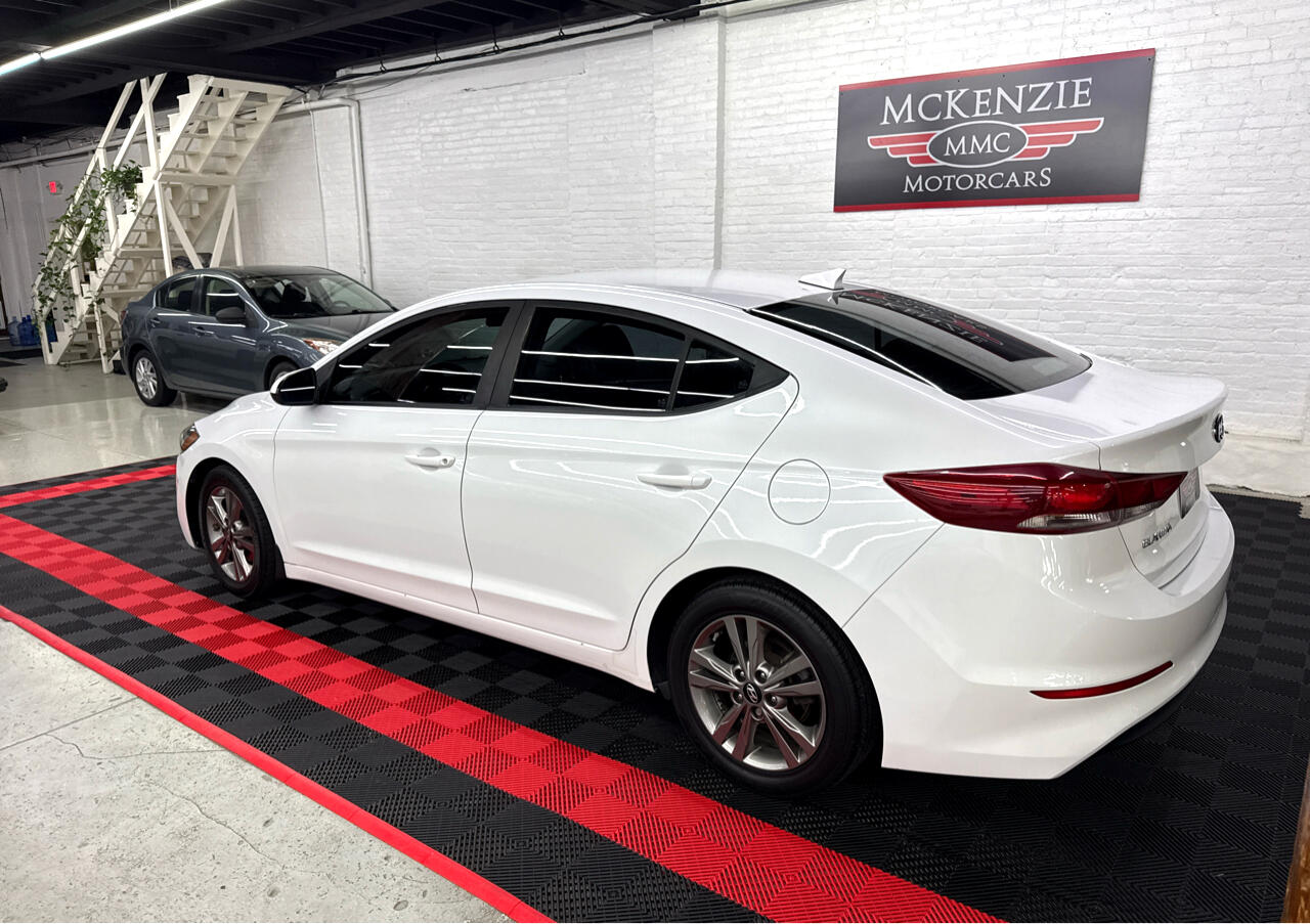 2018 Hyundai Elantra SEL photo 2