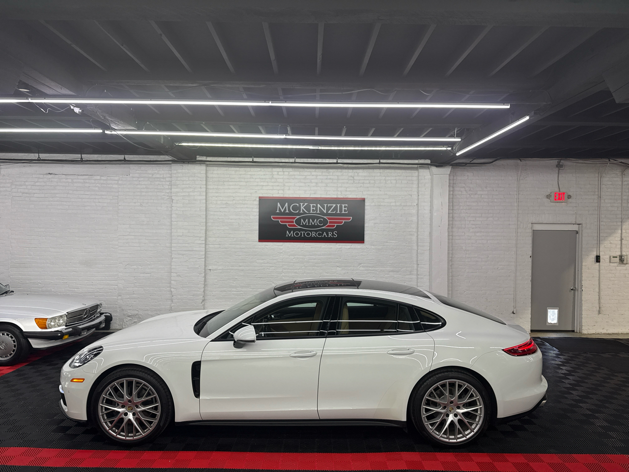 2017 Porsche Panamera 4