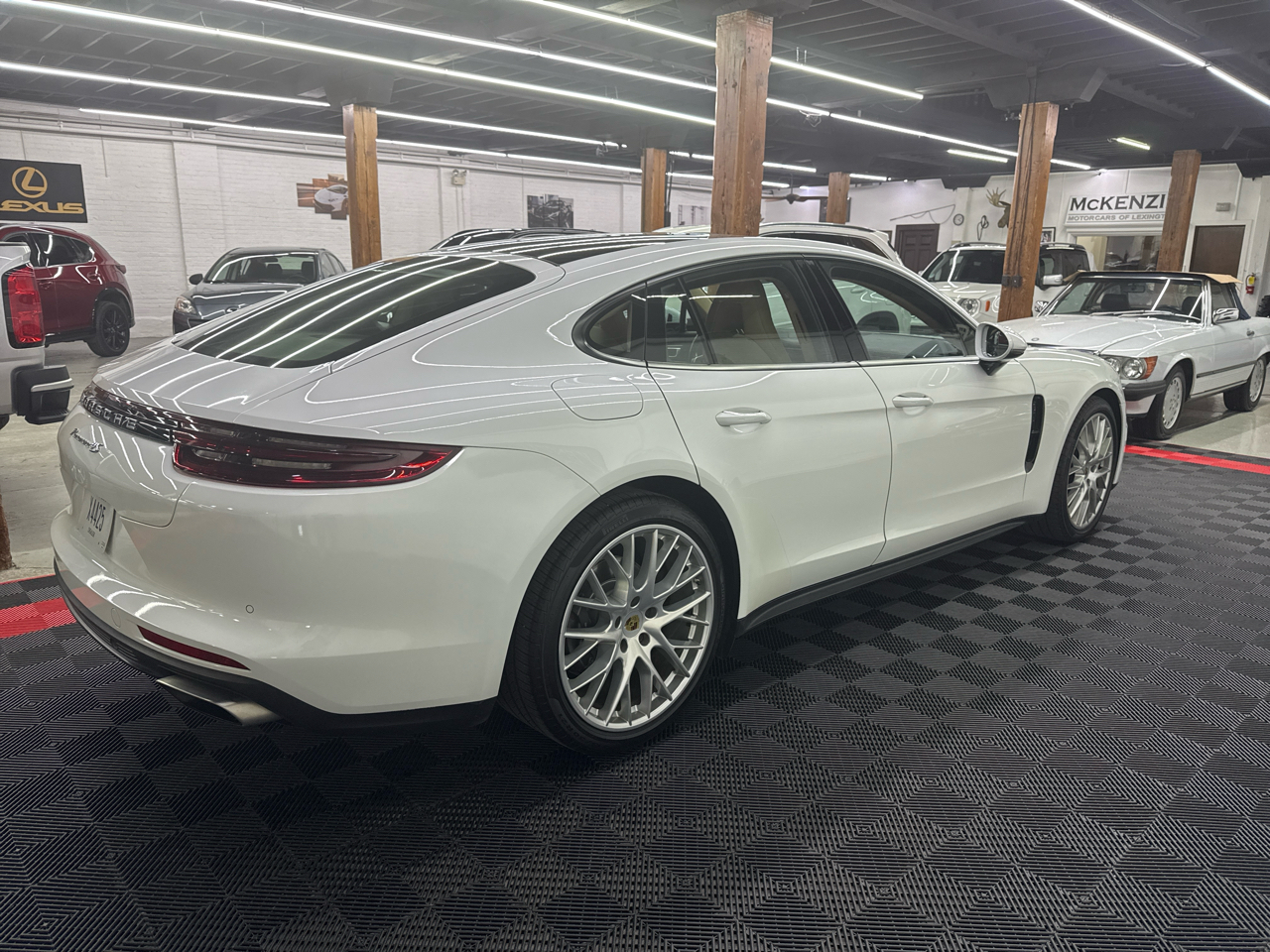 Porsche Panamera 4 2017