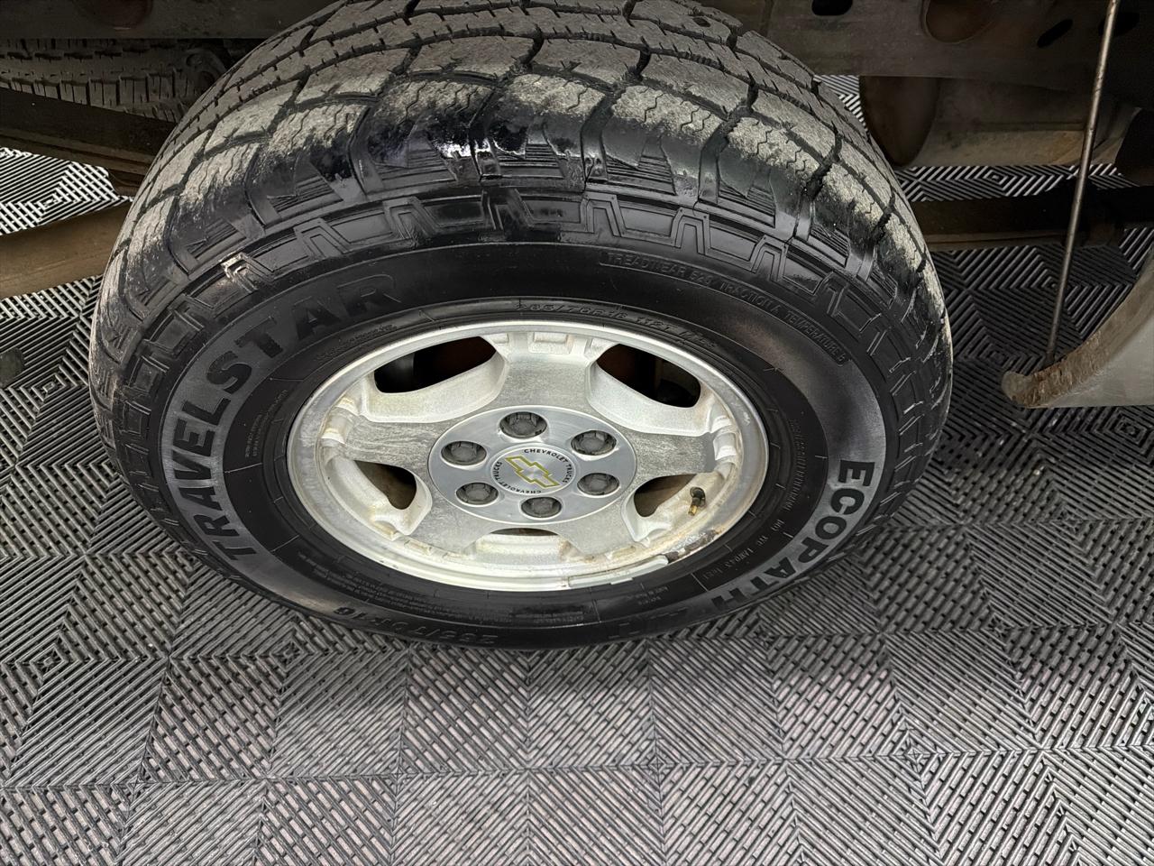 Chevrolet 1500 Pickups Ext Cab 155.5" 2002