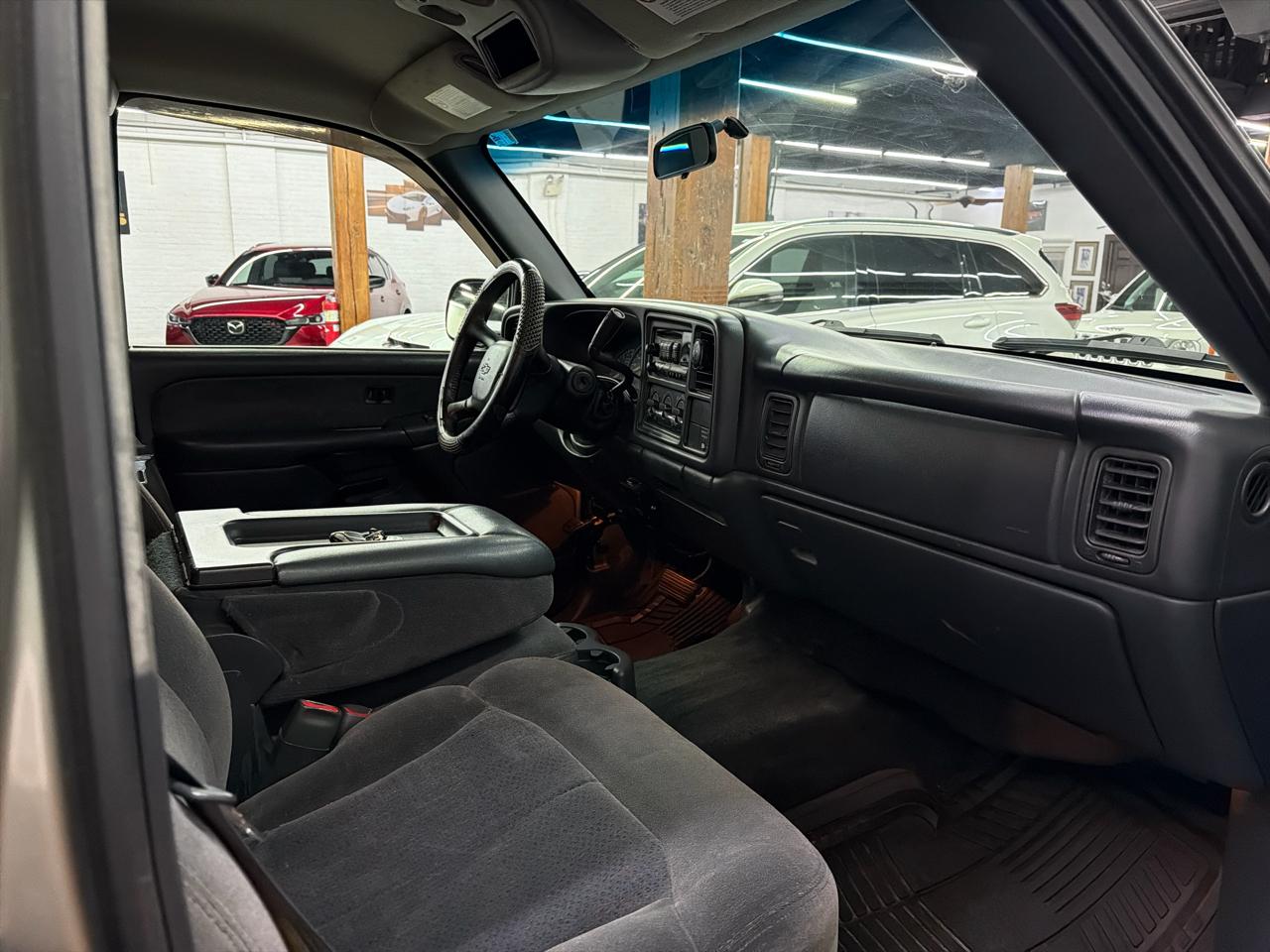 Chevrolet 1500 Pickups Ext Cab 155.5" 2002