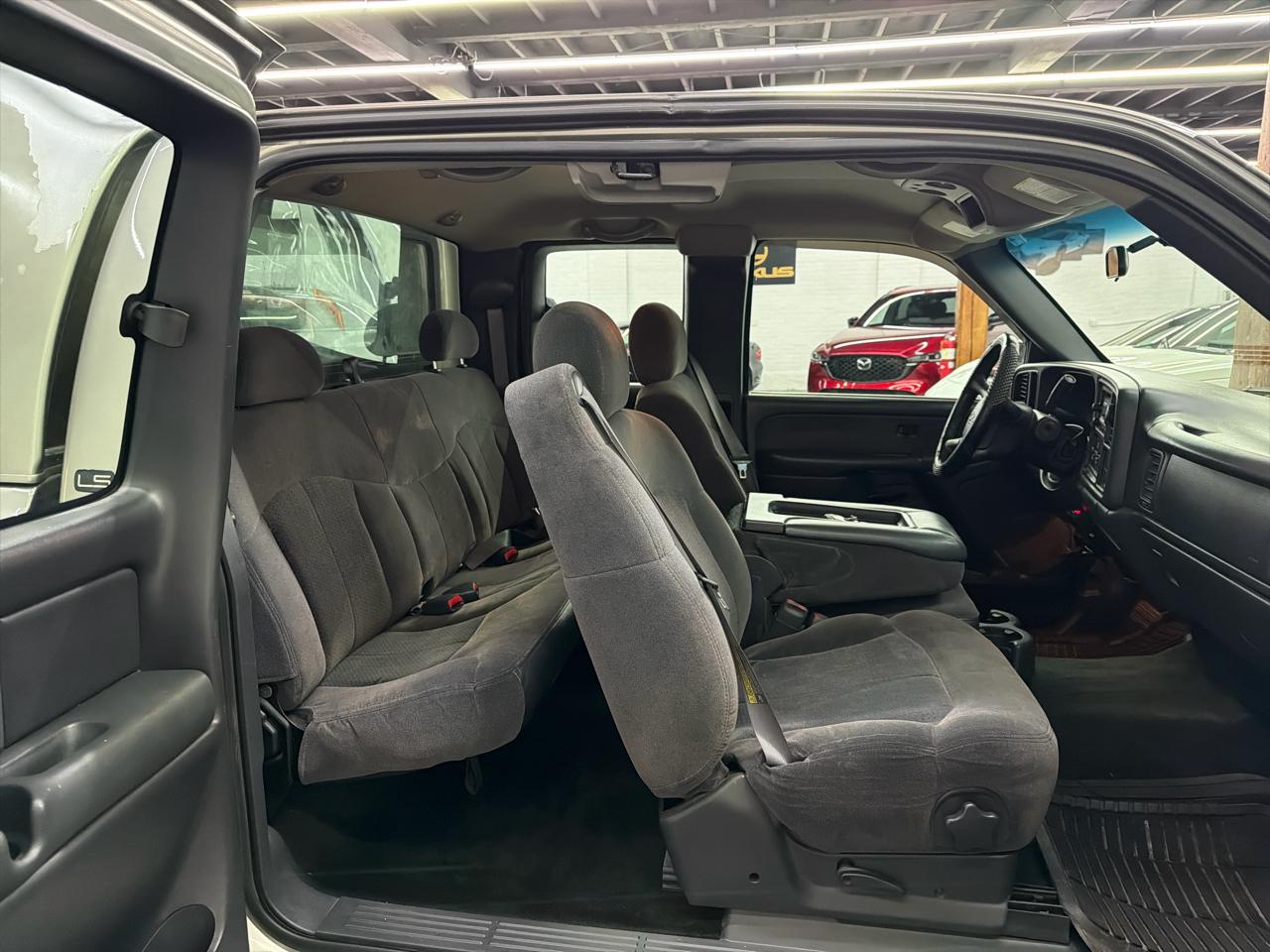 Chevrolet 1500 Pickups Ext Cab 155.5" 2002