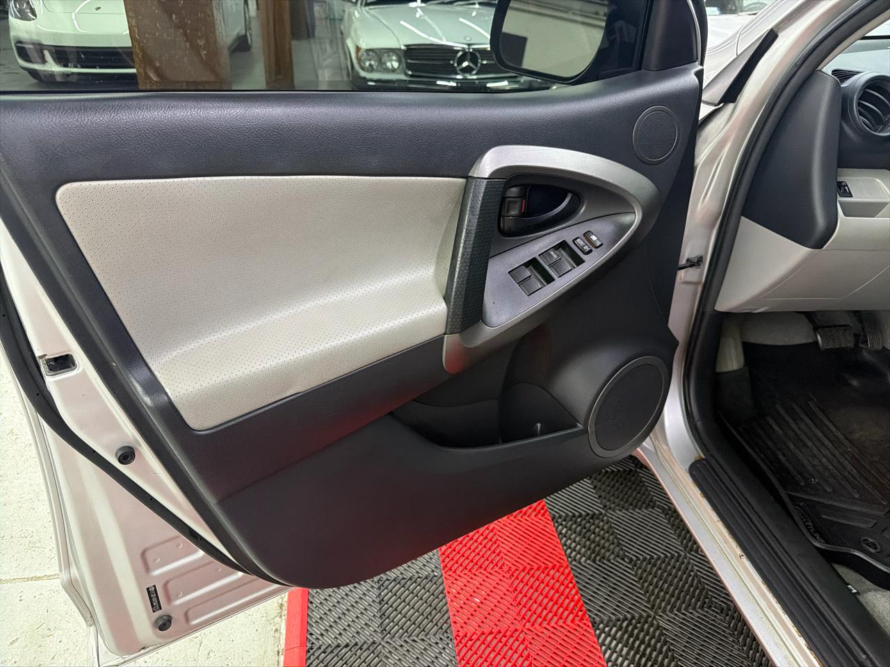 Toyota RAV4 Limited I4 4WD 2012
