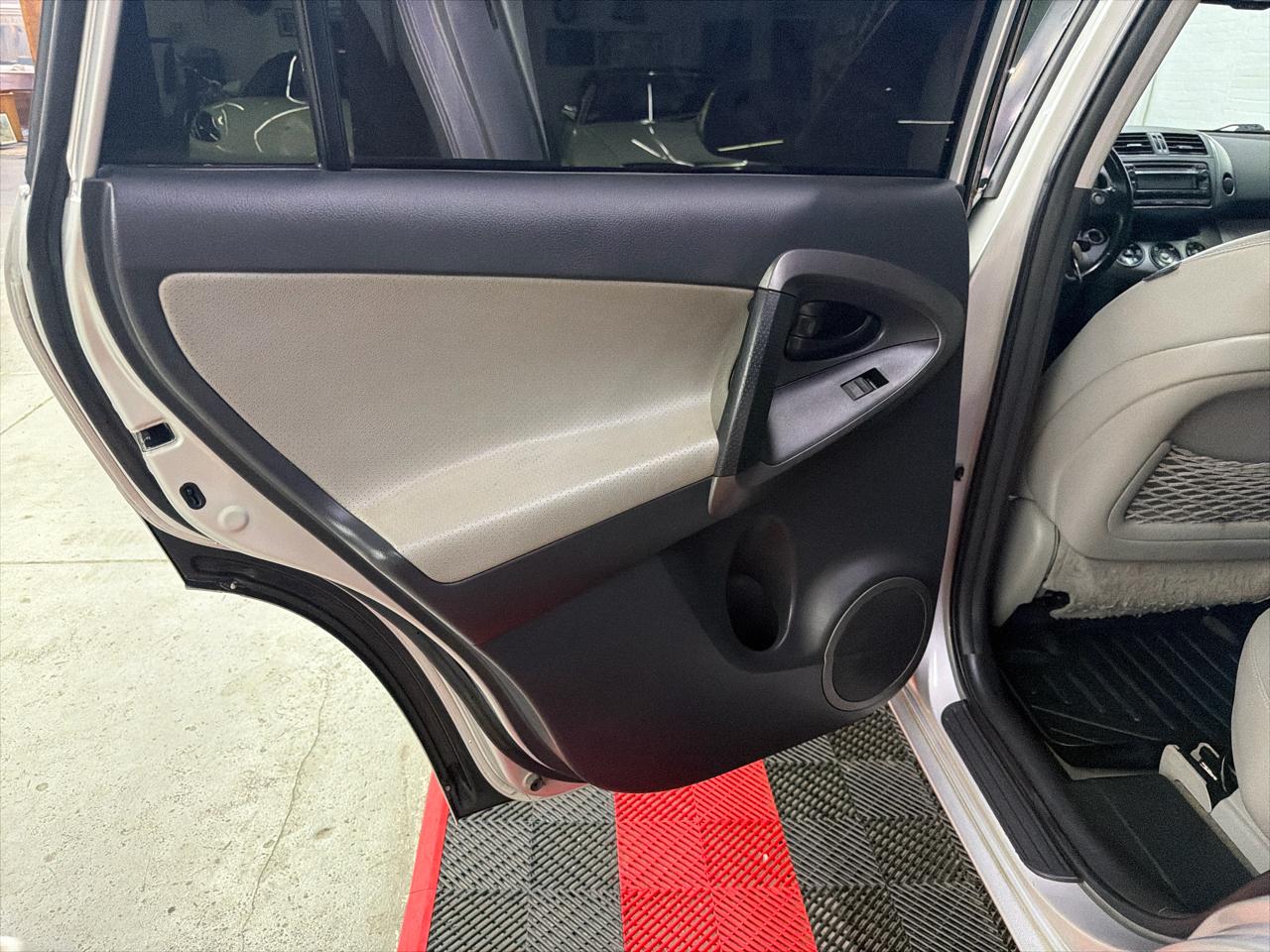 Toyota RAV4 Limited I4 4WD 2012