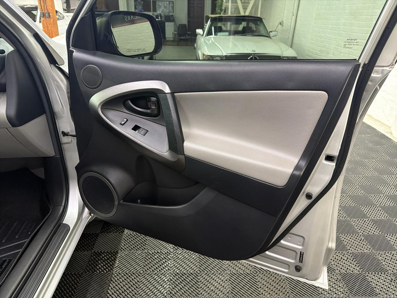Toyota RAV4 Limited I4 4WD 2012