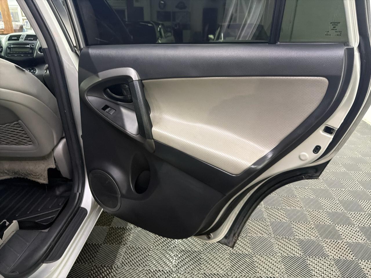 Toyota RAV4 Limited I4 4WD 2012