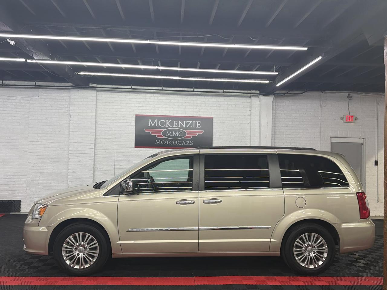 2015 Chrysler Town & Country Touring-L
