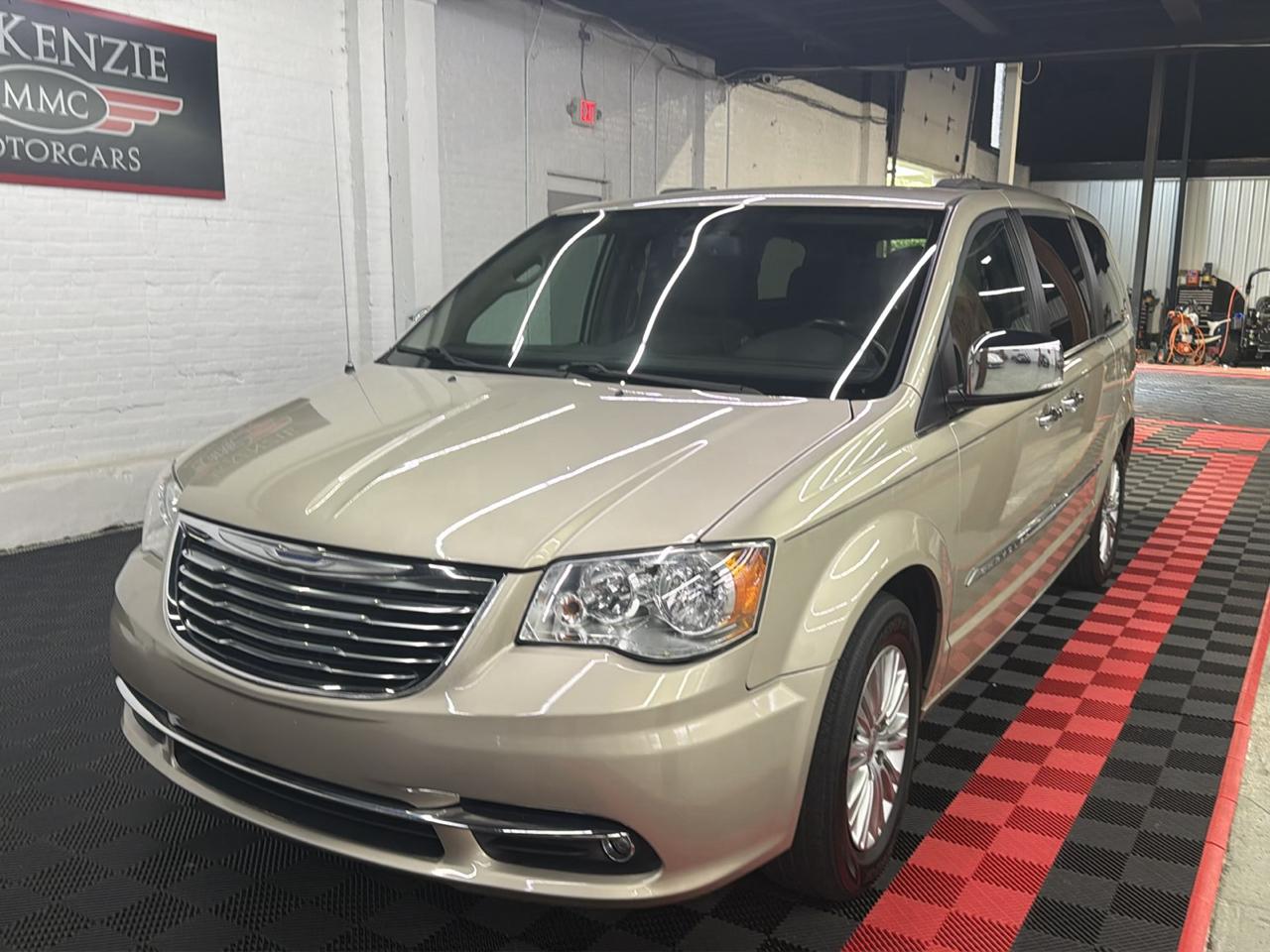 Chrysler Town & Country Touring-L 2015