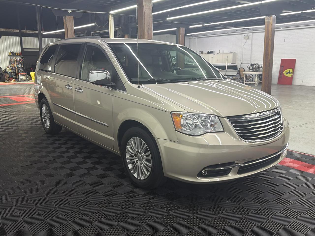 Chrysler Town & Country Touring-L 2015