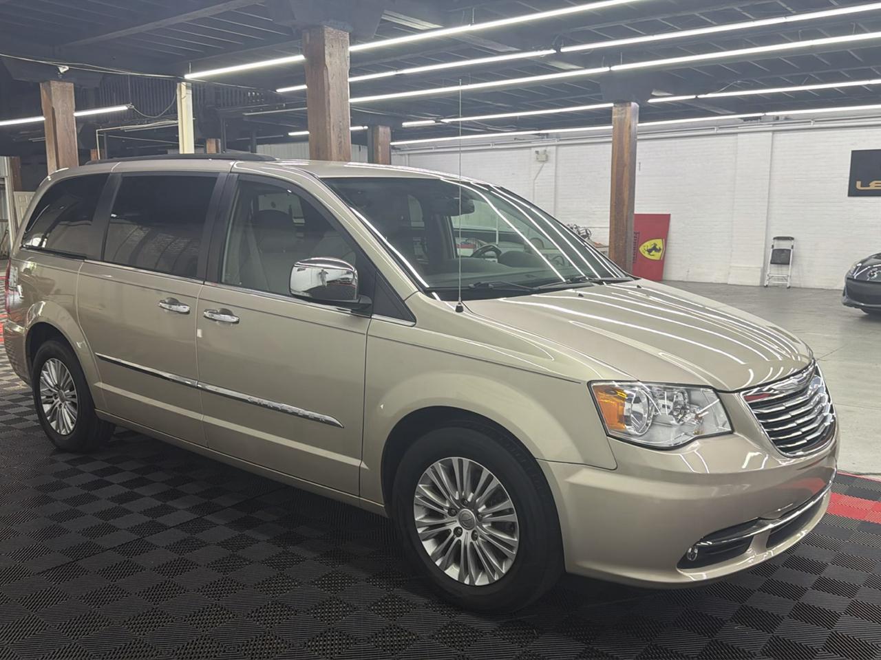 Chrysler Town & Country Touring-L 2015