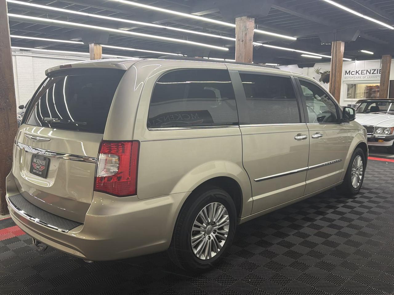 Chrysler Town & Country Touring-L 2015