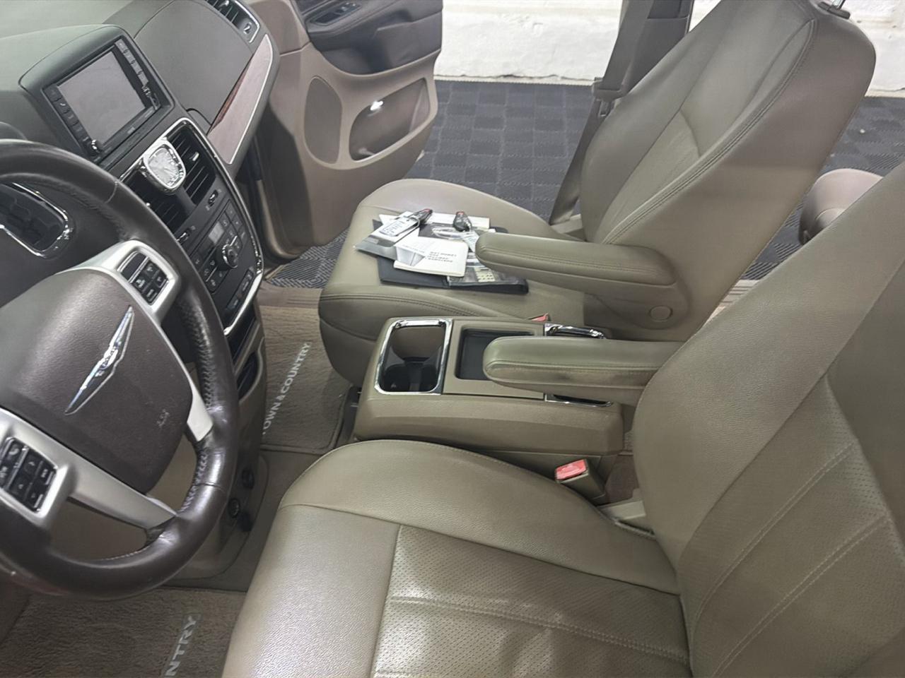 Chrysler Town & Country Touring-L 2015