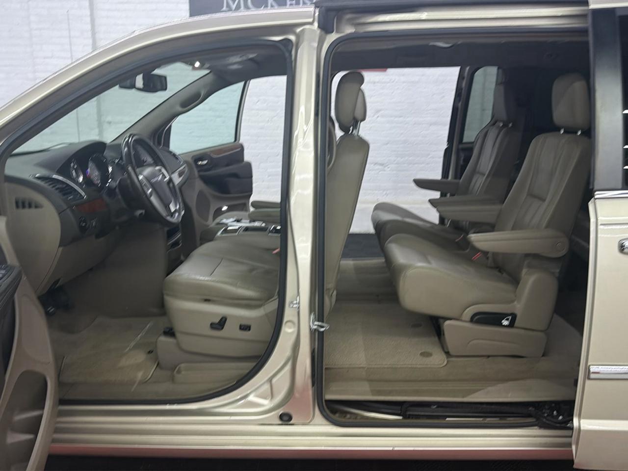 Chrysler Town & Country Touring-L 2015