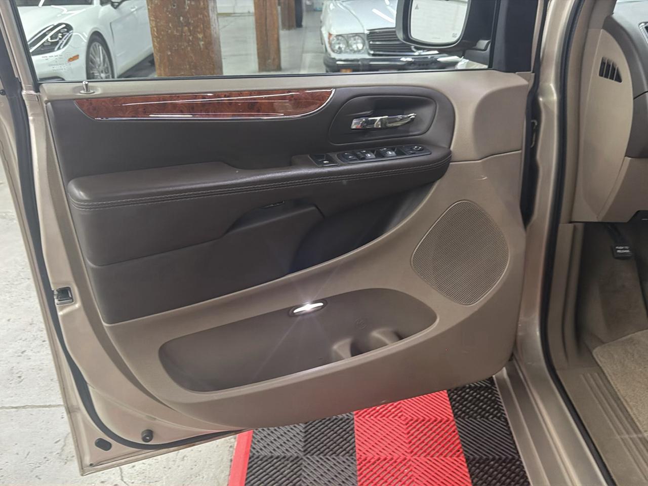 Chrysler Town & Country Touring-L 2015