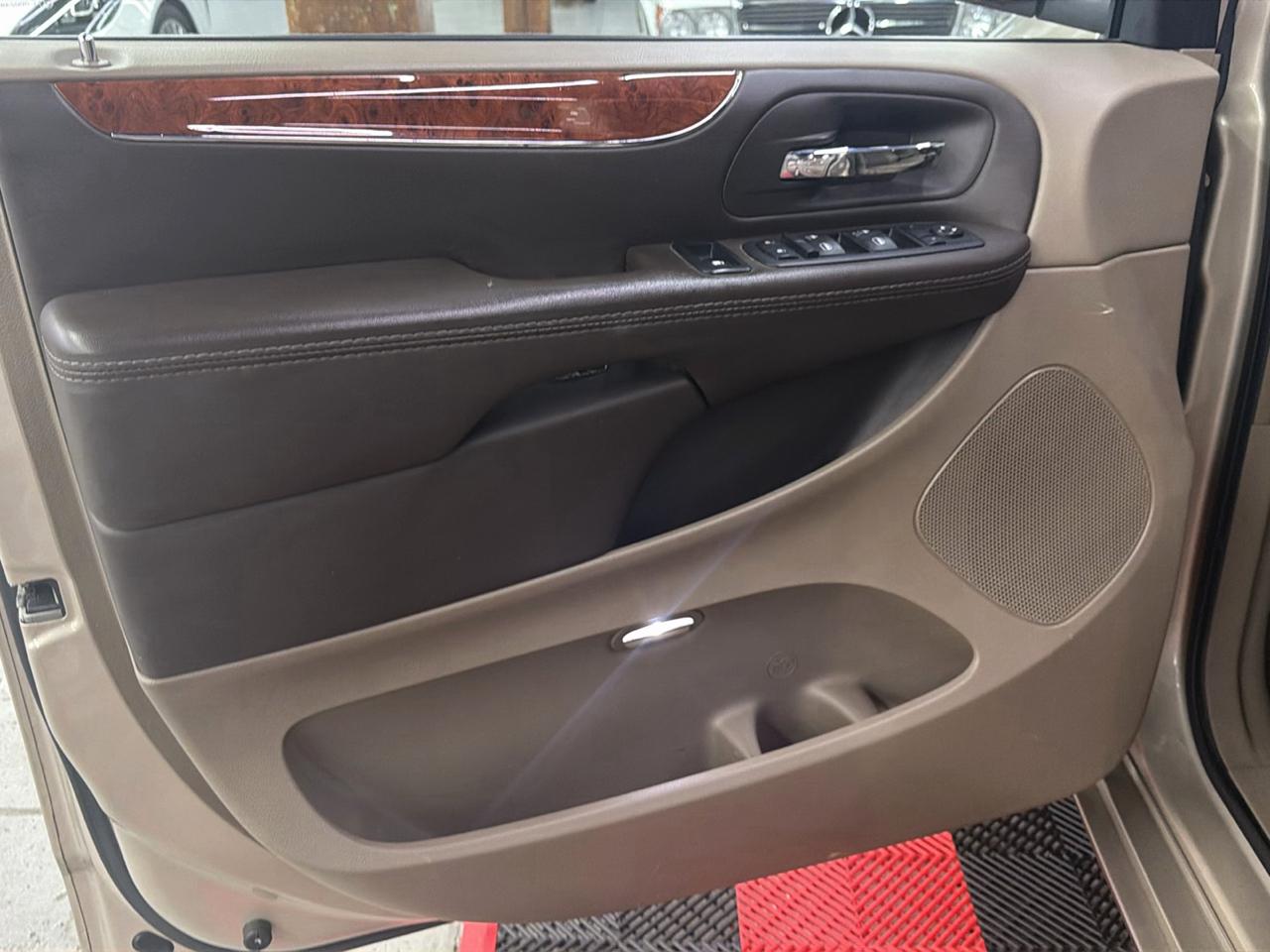 Chrysler Town & Country Touring-L 2015