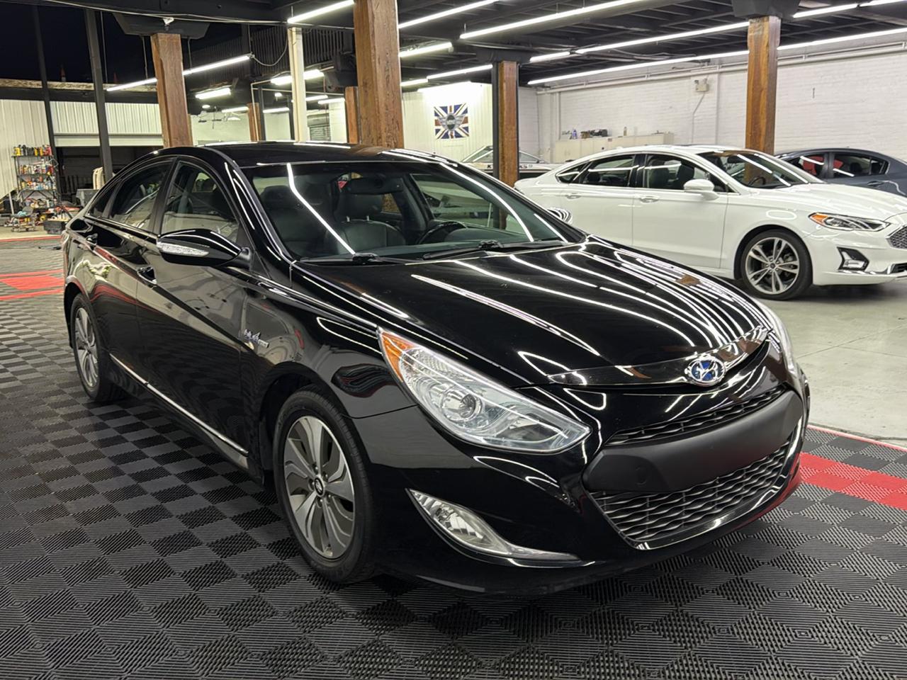 Hyundai Sonata Hybrid Sedan 2013