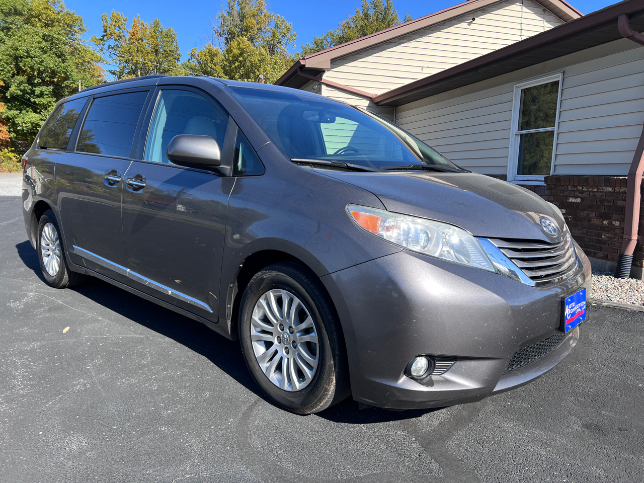 Toyota Sienna XLE Premium FWD 8-Passenger (Natl) 2017 Toyota Sienna XLE Premium FWD 8-Passenger (Natl) 2017
