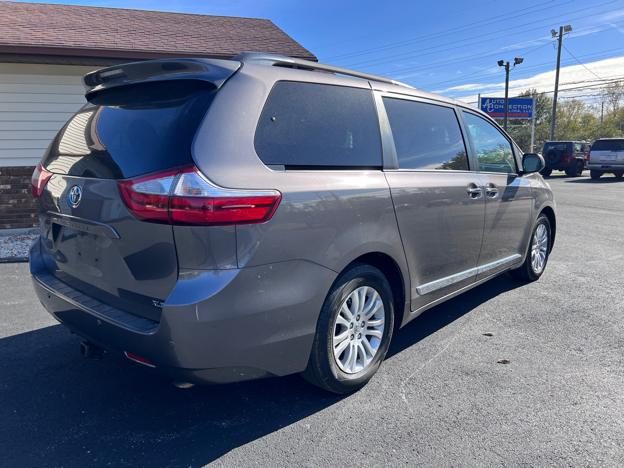 Toyota Sienna XLE Premium FWD 8-Passenger (Natl) 2017 Toyota Sienna XLE Premium FWD 8-Passenger (Natl) 2017