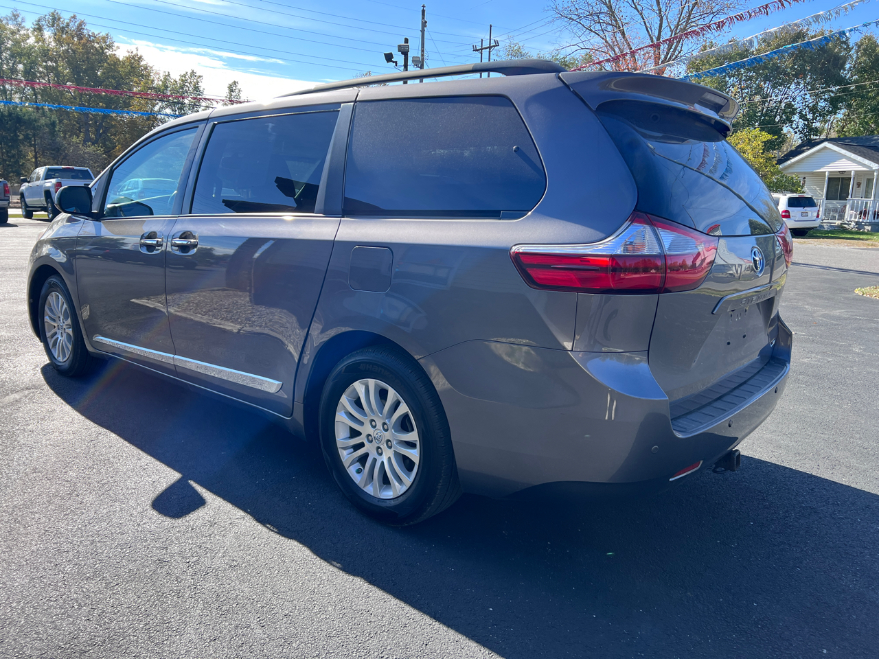 Toyota Sienna XLE Premium FWD 8-Passenger (Natl) 2017 Toyota Sienna XLE Premium FWD 8-Passenger (Natl) 2017